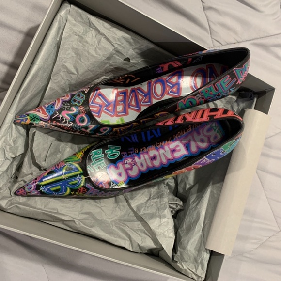 Shoes - Picture 2 of 5